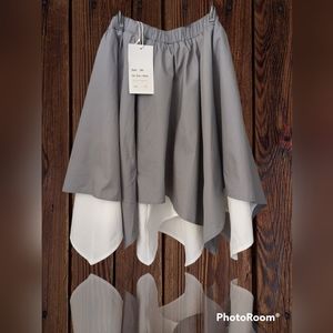 Christiana Rohde (10) Girls Asymmetrical gray/white Skirt NWT